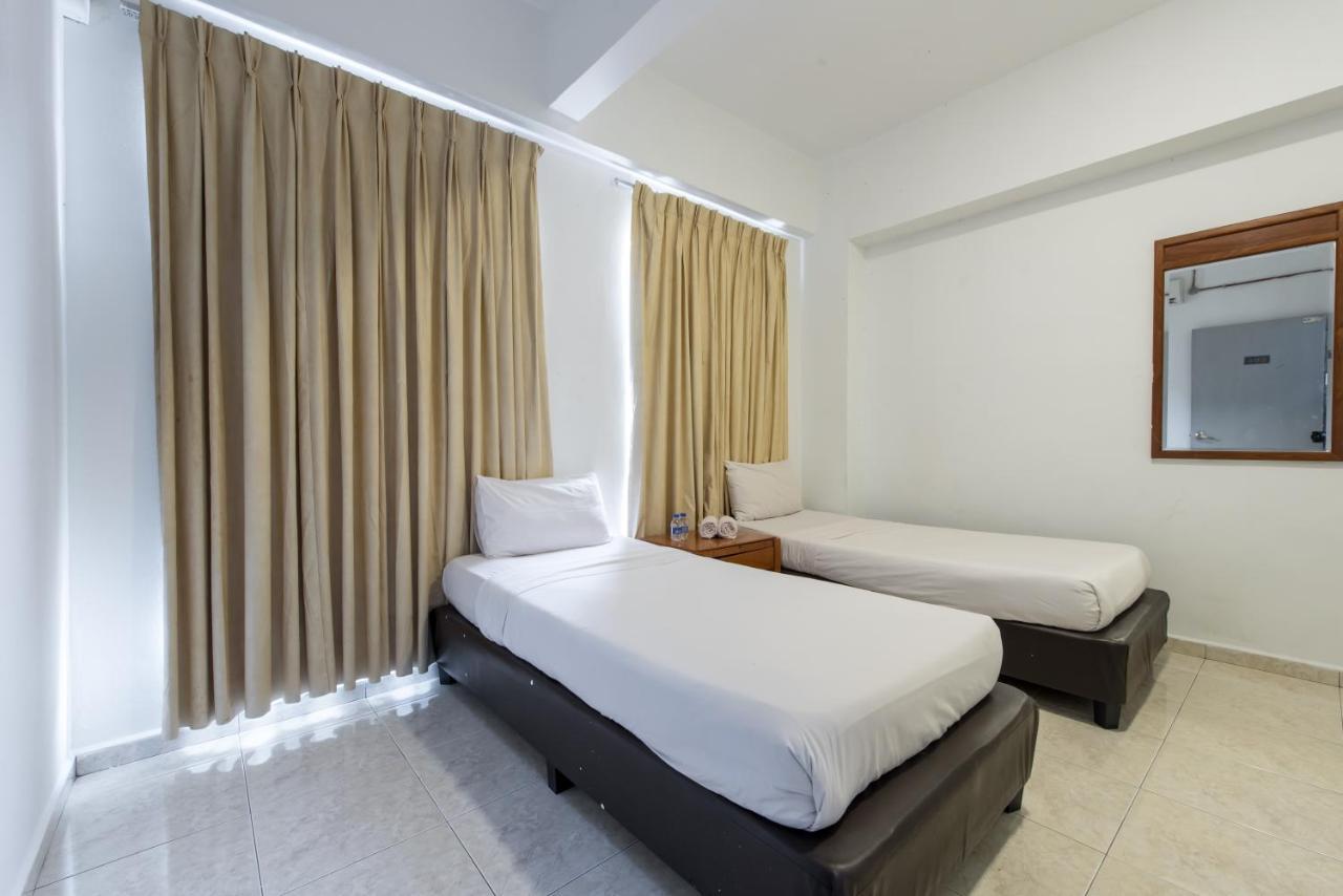 Hollitel Hotel Malacca Exterior foto