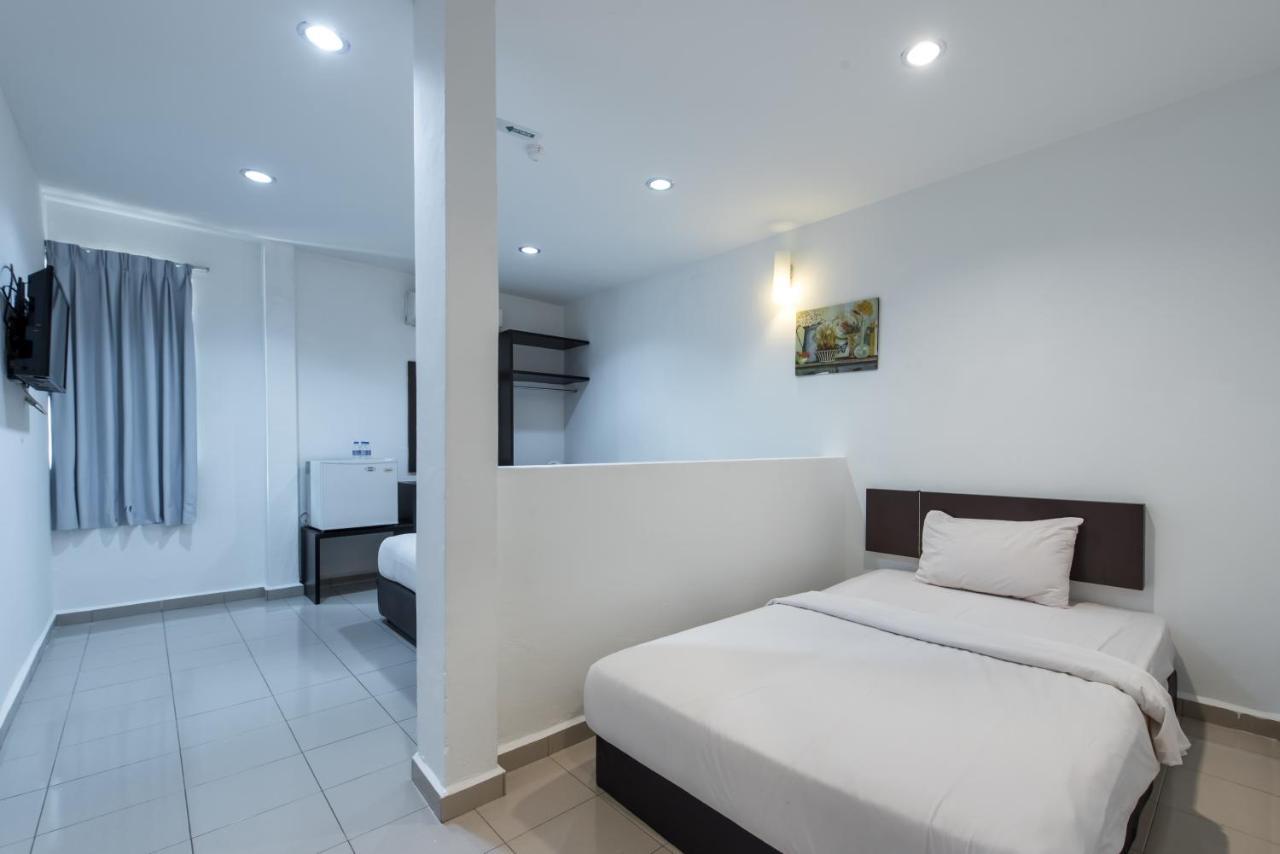 Hollitel Hotel Malacca Exterior foto
