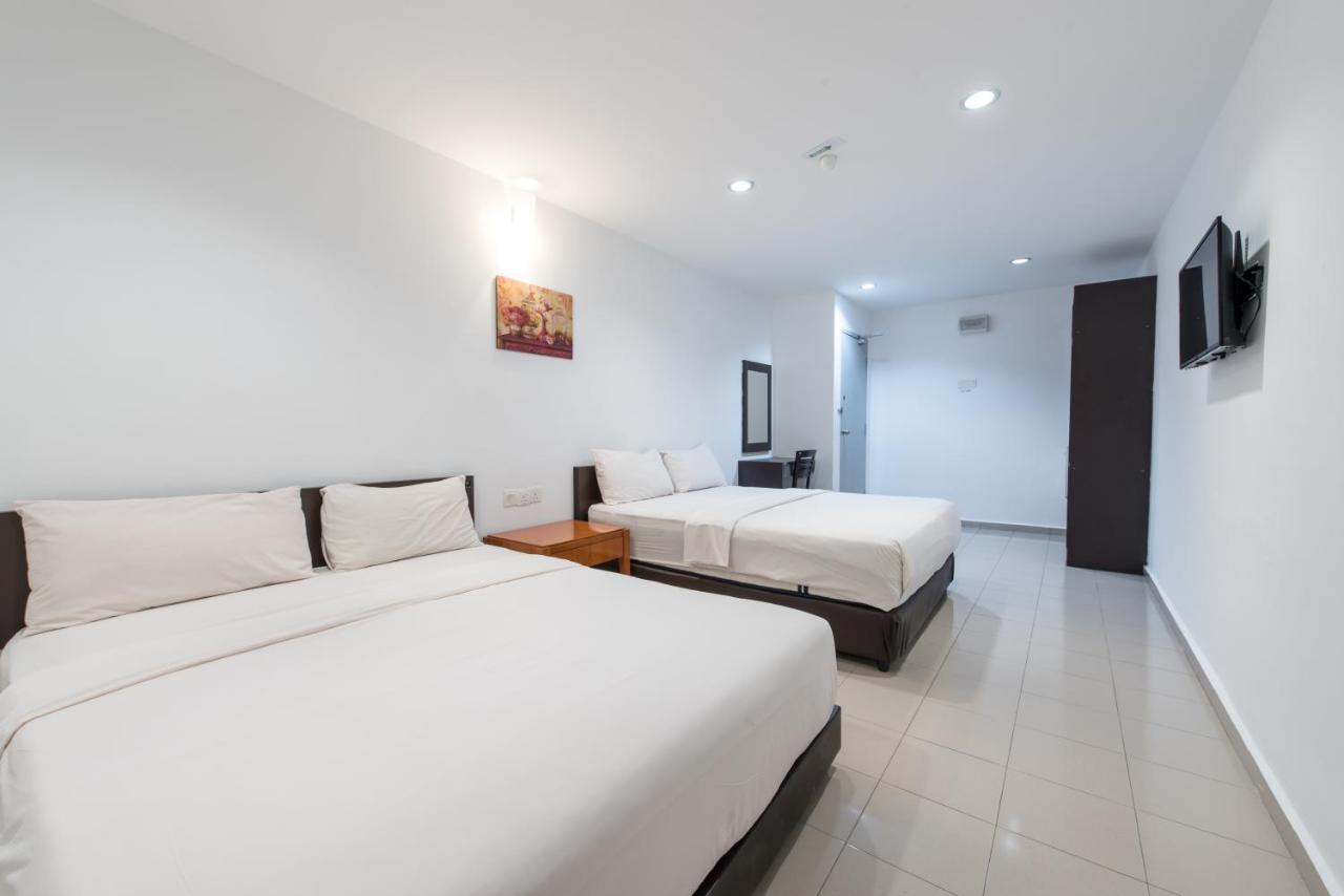Hollitel Hotel Malacca Exterior foto